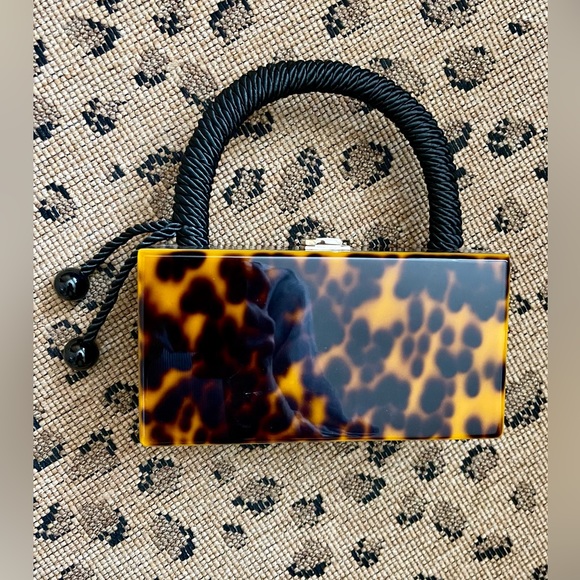 Tuckernuck Handbags - Tuckernuck Tortoise Clutch With Wrapped Handle